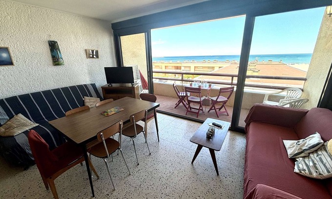 Port-la-Nouvelle Apartment | 2-room apartment 50m from beach with balcony and parking, sleeps 6