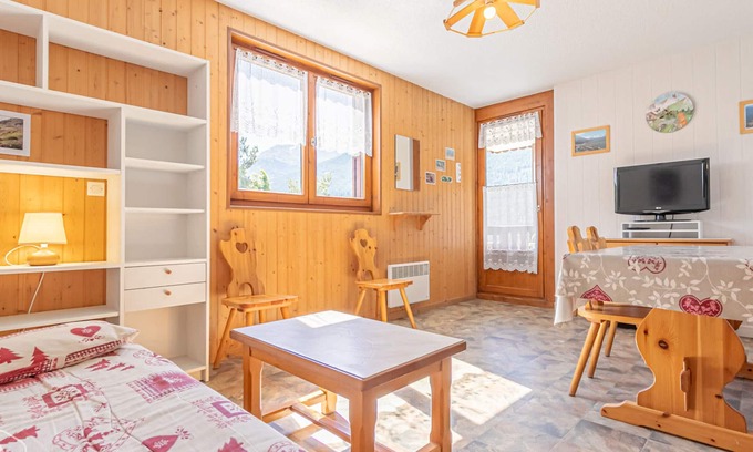 Aussois Apartment | 2-room apartment with balcony and wifi, near slopes - 4 pers.
