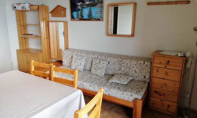 Prapoutel Apartment | 2-room cabin, slopeside, sleeps 5, balcony