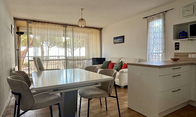Argeles Plage Apartment | 2-room/cabin apartment, direct beach access, private parking, loggia, 4 beds