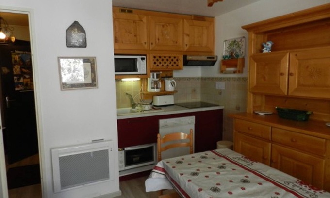 Le Pleynet Apartment | 2-Room Ski-In/Ski-Out Apartment with Balcony and Elevator