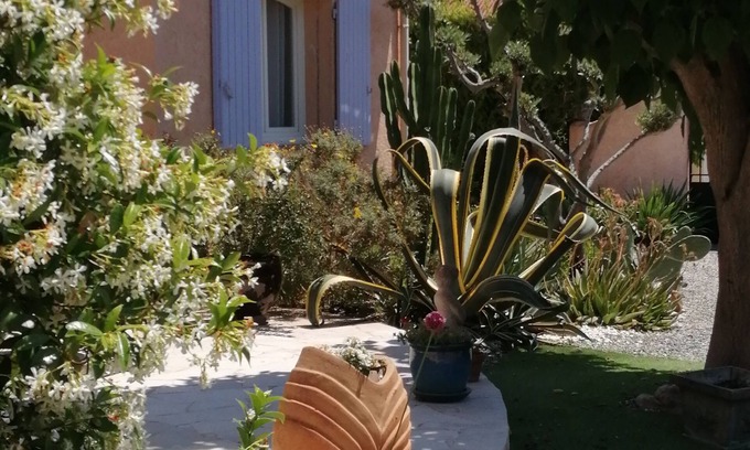 Frejus House | 2 rooms on garden level small charming house rated 3 stars