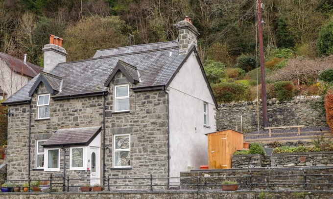 Trefriw Cottage | 2 TAN Y FEDW, pet friendly, country holiday cottage in Trefriw