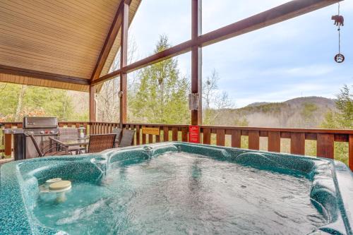 Gatlinburg - Pigeon Forge House | 2-Tier Deck and Hot Tub Quiet Sevierville Cabin