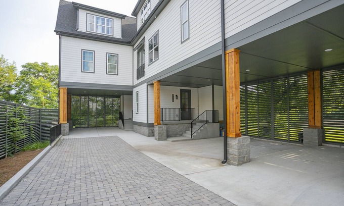 Nashville House | *2* Townhome Combo! 6 bd! Boutique Stays great for large groups!