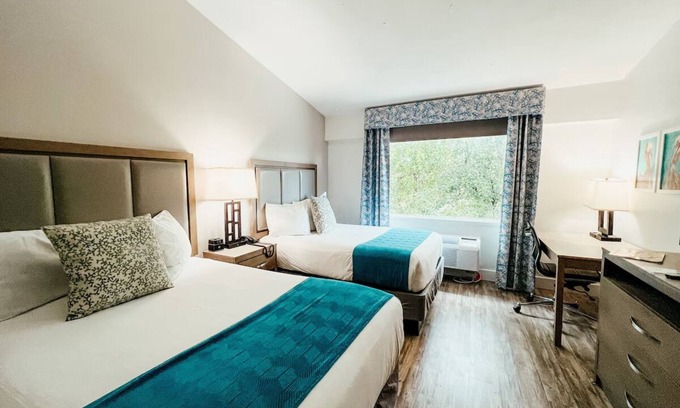 Key Largo Hotel | 2 Units with Heated Pool & Private Beach Access | Pet-Friendly