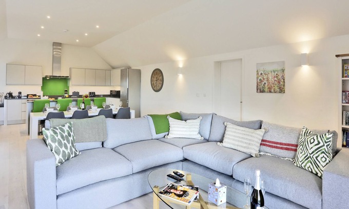 Saxmundham House | 2 Wadd Cottages - Three Bedroom House, Sleeps 6