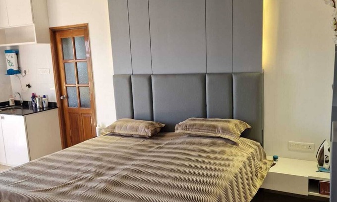 Benaulim Apartment | 2 x King Size en suite bedrooms with wardrobes with fridge and filtered water.n
