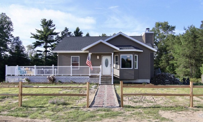 Montague House | 20 acres, located near beaches, snowmobile trails and other local attractions.