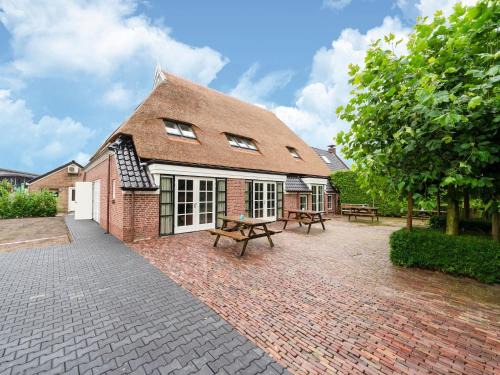 Noardburgum House | 20 pax Farmhouse with sauna, hottub and pub