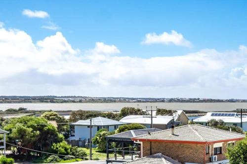 Goolwa South House | 20 Sir George Ritchie Ave Goolwa South - No Linen Included