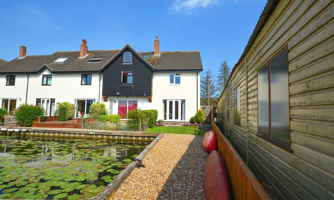 Irstead House | 20 Trail Quay Cottages