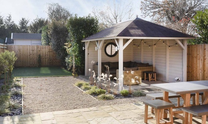 New Forest District Apartment | 200-year-old village home with garden cabana