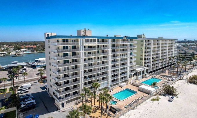 Indian Shores Condo | 20002 Gulf Blvd, Penthouse 5