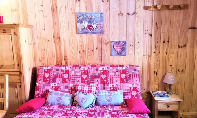 La Joue du Loup Apartment | 200m from ski slopes, Ground floor, terrace, parking, tv, ski locker, 25m², La Joue du Loup