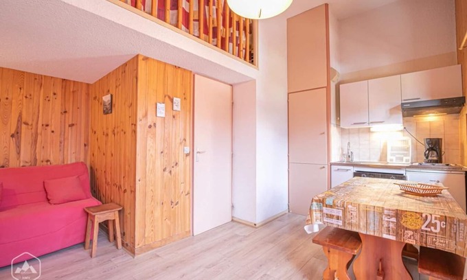 Aussois Apartment | 200m from ski slopes, 1st floor, balcony, tv, ski locker, 20m², Aussois