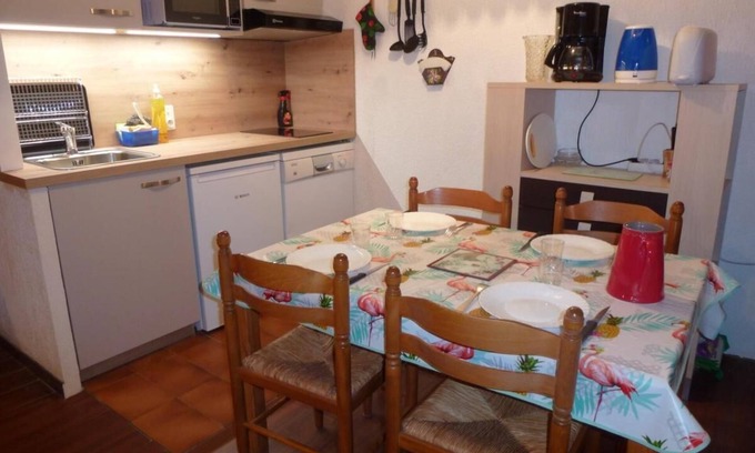 Les Gets Apartment | 200m from ski slopes, 2nd floor, view ski slopes, balcony, ski locker, 23m², Les Gets