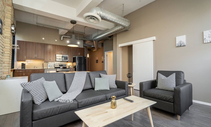 Exchange District Condo | (201) Exchange District Marvellous Warehouse Loft + 2 Bedrooms (133)