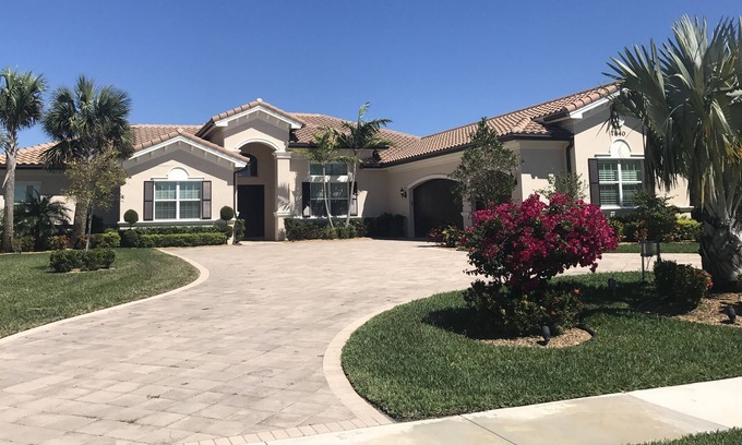 Pineapple Park - Ibis House | 2015 Construction, 4 bedrooms, Heated Pool/Hot Tub Luxury Home