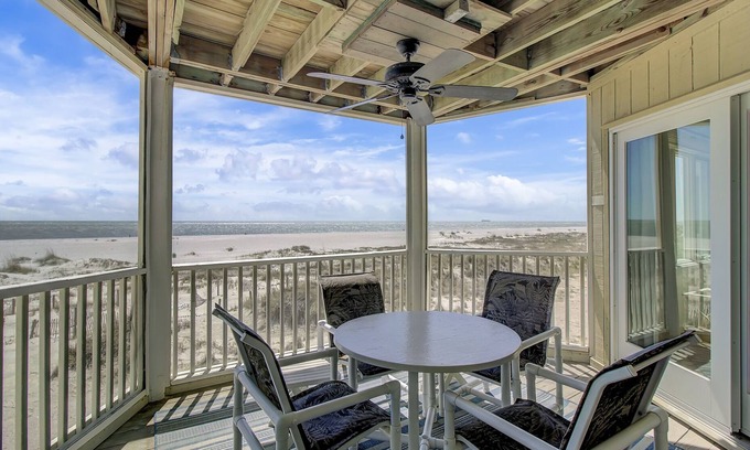 Isle of Palms House | 202 F Port O Call by AvantStay | Amazing Oceanfront Views!