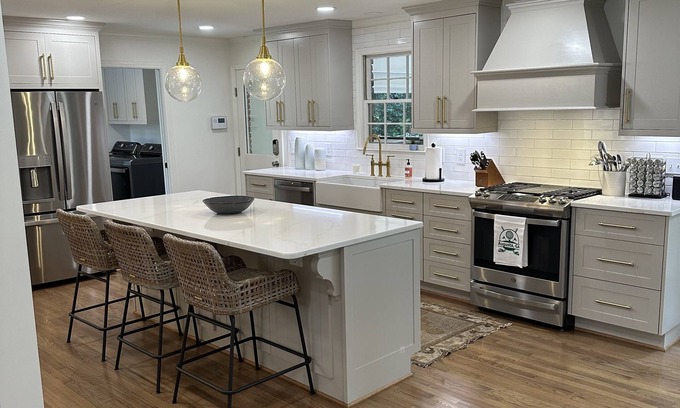 Waverly House | 2025/2026 Masters Rental;1.6 Miles from Gates of ANGC; Newly Renovated 3 BR 2 BA