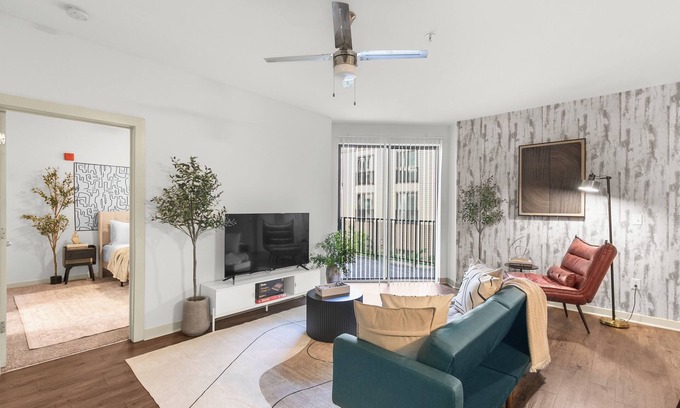 Central City Apartment | 206 Beautiful 2BR Apt w/POOL & GYM & Free Parking