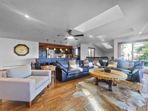 Dillon House | 208 Tenderfoot 5Br 5Ba home