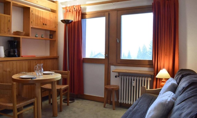 Meribel Apartment | 20m from ski slopes, 2nd floor, ski locker, 19m², Méribel
