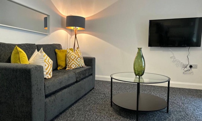Kirkcaldy Apartment | 21 Linen Loft - 1 bed Apt