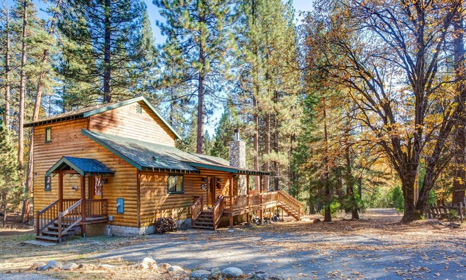 North Wawona Cabin | (21) River Refuge at The Redwoods In Yosemite