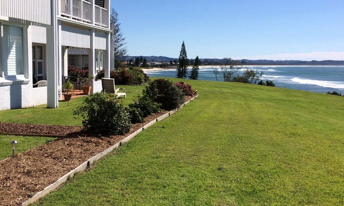 Lennox Head Apartment | 21 The Quarterdeck Stylish waterfront accommodation