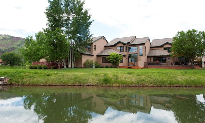 Dalton Ranch House | 210 Cypress Court