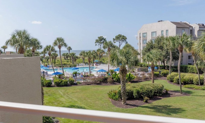 Hilton Head Villa | 221 Shorewood: Spacious updated 3 BR Villa, Free Bikes, Pool, Beach Chairs