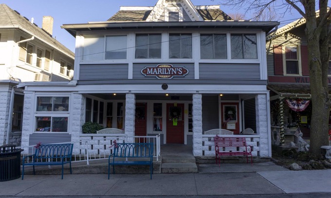 Lakeside Cottage | 223 Walnut Ave. in Lakeside