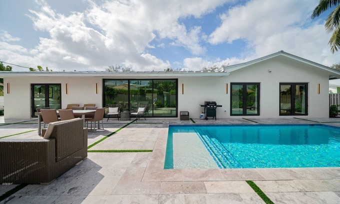 Lighthouse Point House | 2231 Managed by Brampton Park
