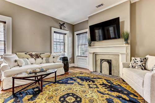 Historic District - North Apartment | 23 E York Street Unit 2