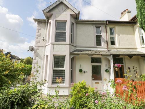 Conwy House | 24 Cadnant Park
