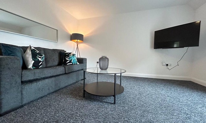 Kirkcaldy Apartment | 24 Linen Loft - 1 bed Apt
