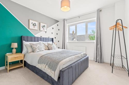 Moffat House | 247 Serviced Accommodation in Telford 4BR House