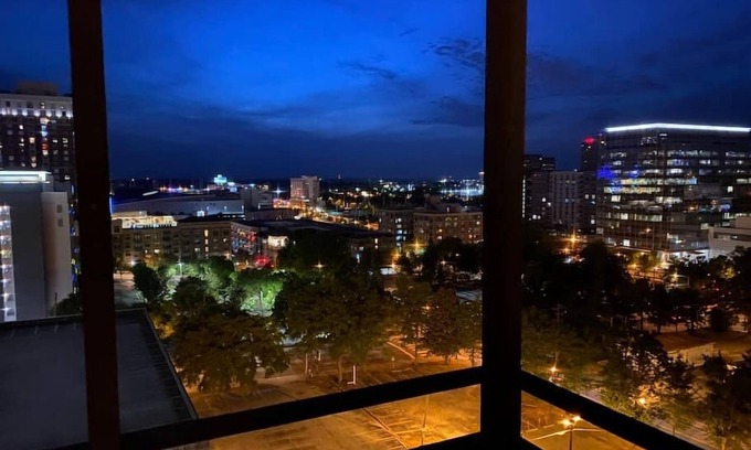 Downtown Atlanta Condo | 24B - Stylish Top Floor Condo in Downtown Atlanta!