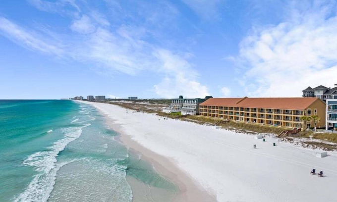 Crystal Beach Condo | 25 | Free Beach Service! Scenic 98!