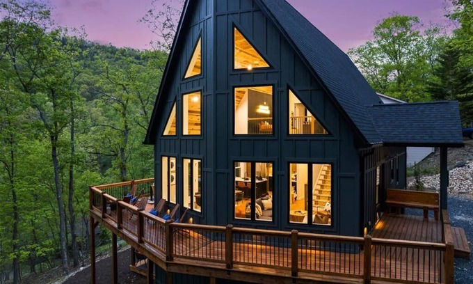 Massanutten Ski Chalet | 25% Off ~ Mountain Retreat Haven~Hot Tub~Game Room