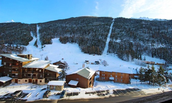 Villarodin-Bourget Apartment | 250m from ski slopes, 4th floor, balcony, tv, ski locker, 25m², La Norma