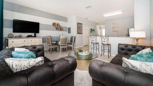 Windsor Hills House | 2537 Maneshaw