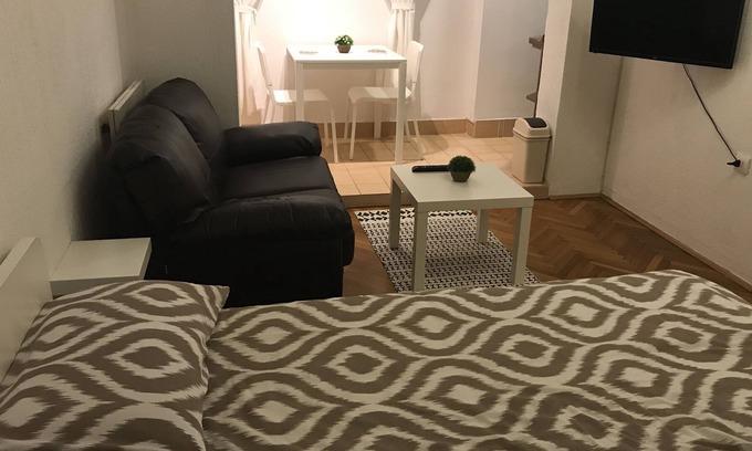 Dorcol Apartment | 25m2 cosy and quiet studio appartment on the 4th floor in the center of the city