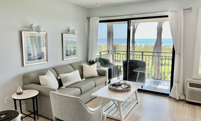 Hilton Head Island Condo | 267 Seaside Villa - Steps to the beach!