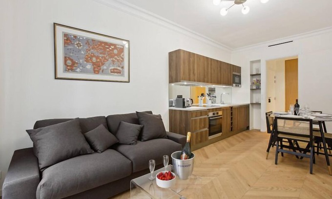 Quartier de la Porte-Saint-Denis Apartment | 270 Suite Haute - Superb apartment in Paris.