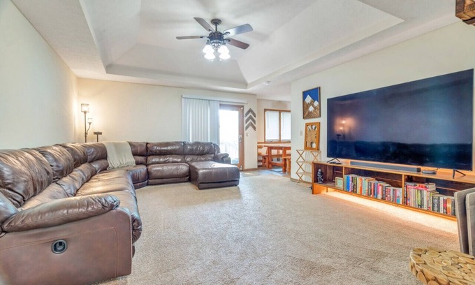 Springfield House | 2805 N Summit Ave · Relax at the Summit - 3bd, 2b