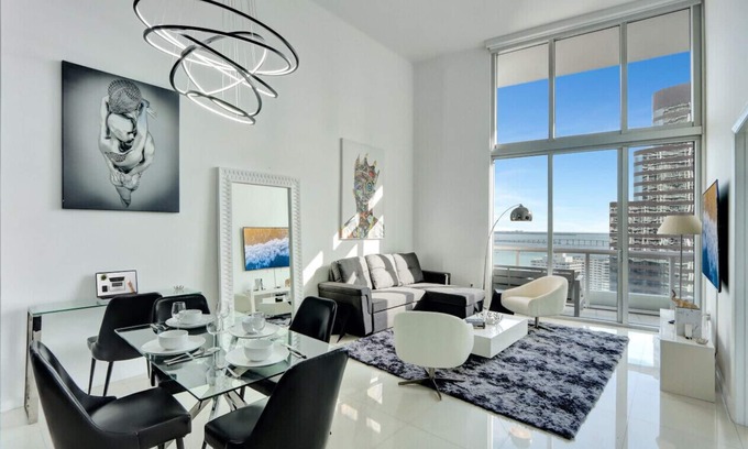 Downtown Miami Condo | 28th Floor Icon Brickell Oasis with City Views