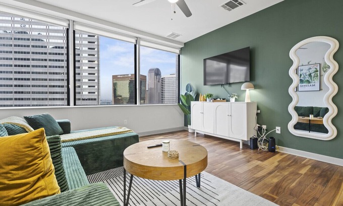 Downtown Dallas Apartment | 2BA|2BR Cozy & Comfort in Downtown Dallas